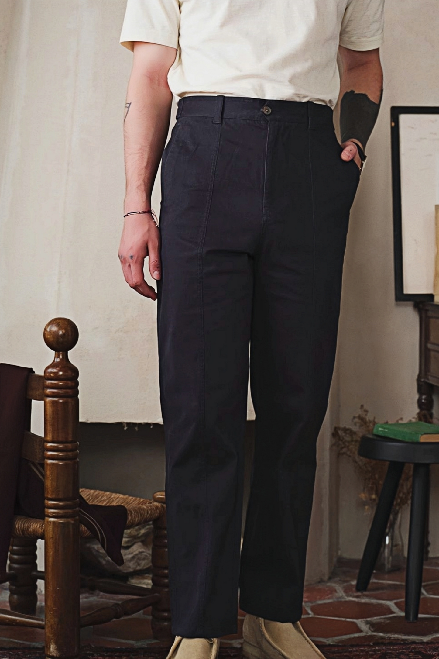 بنطلون أوغسطين أزرق داكن فضفاض بساق مستقيمة