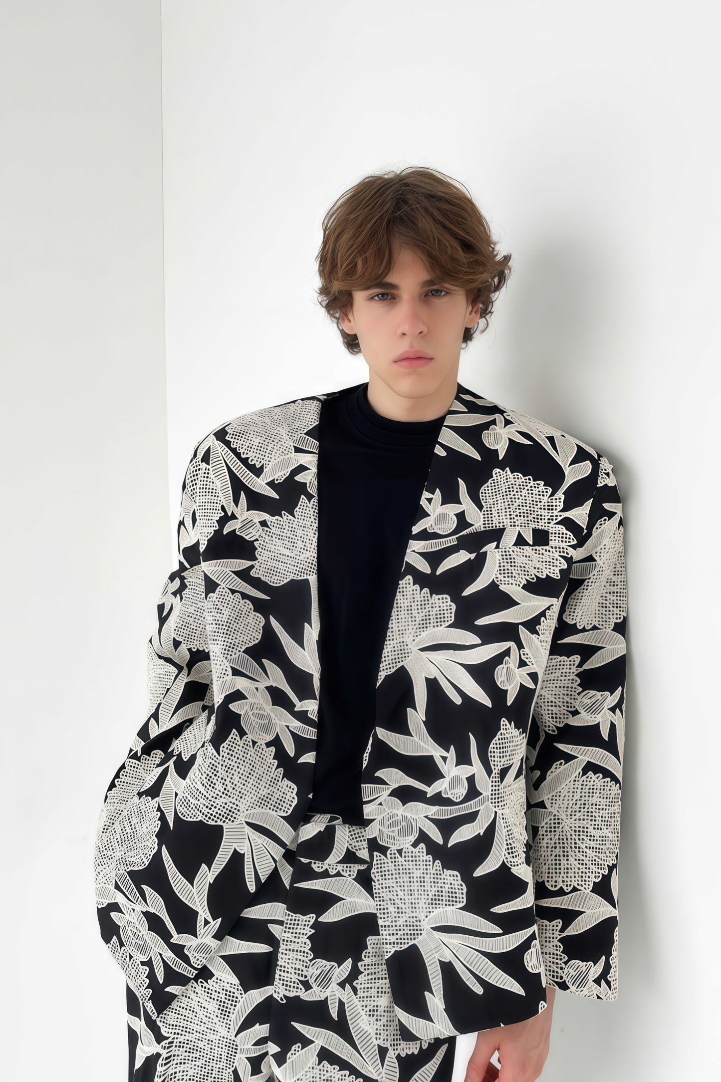 بدلة فيكتور المطرزة بالزهور