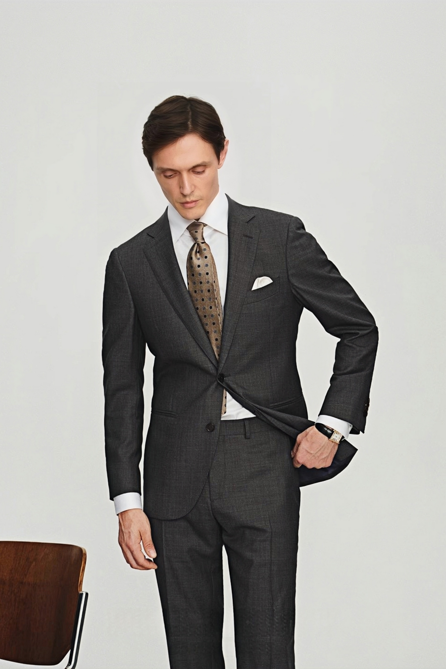 بدلة بنديكت رمادية داكنة