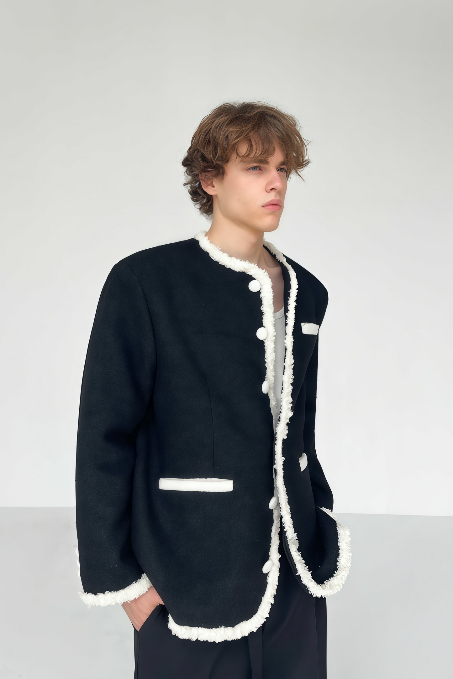 سترة آرثر برقبة مستديرة بلون مغاير