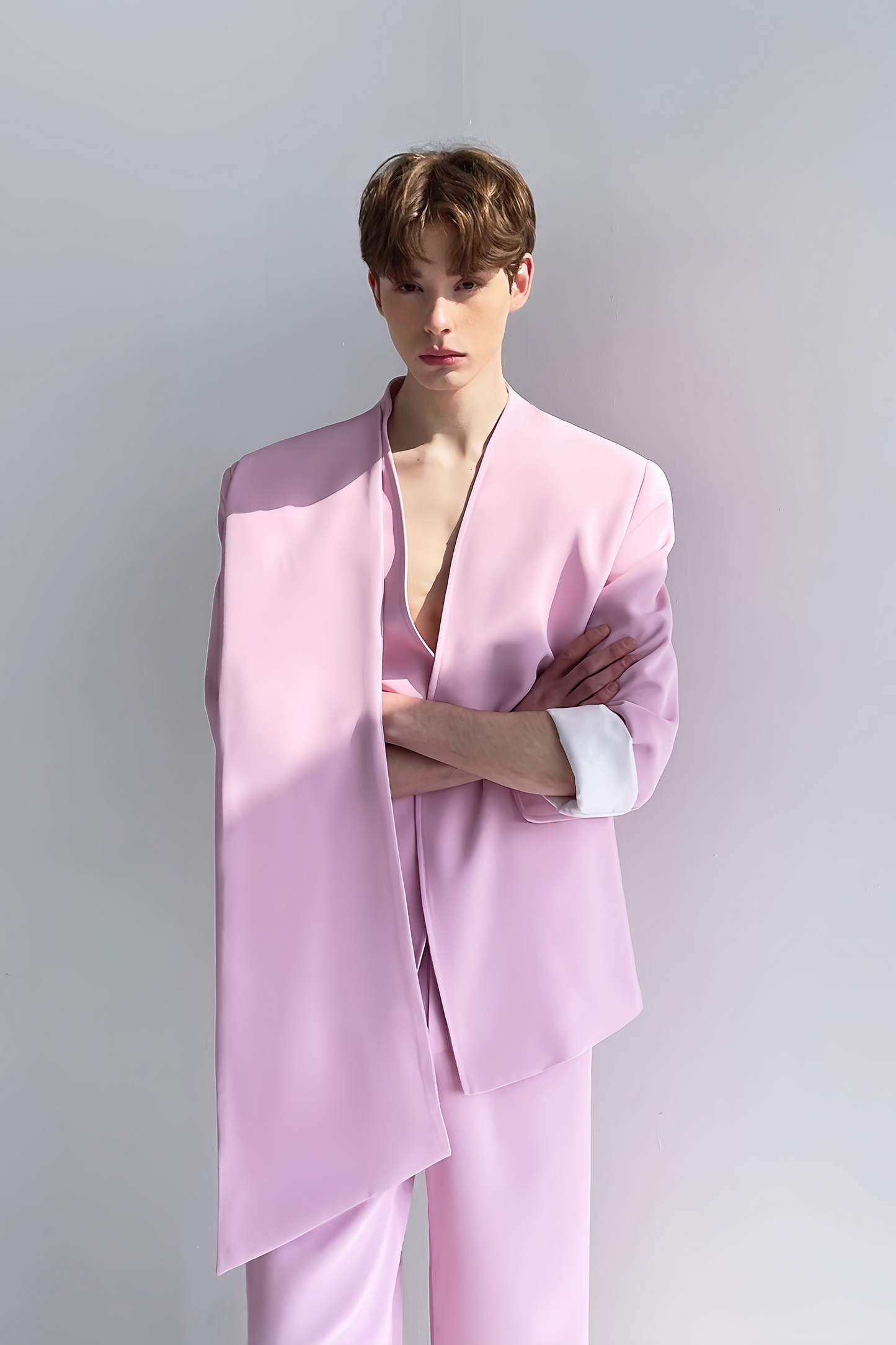 بدلة وردية من Basile بنمط ملفوف