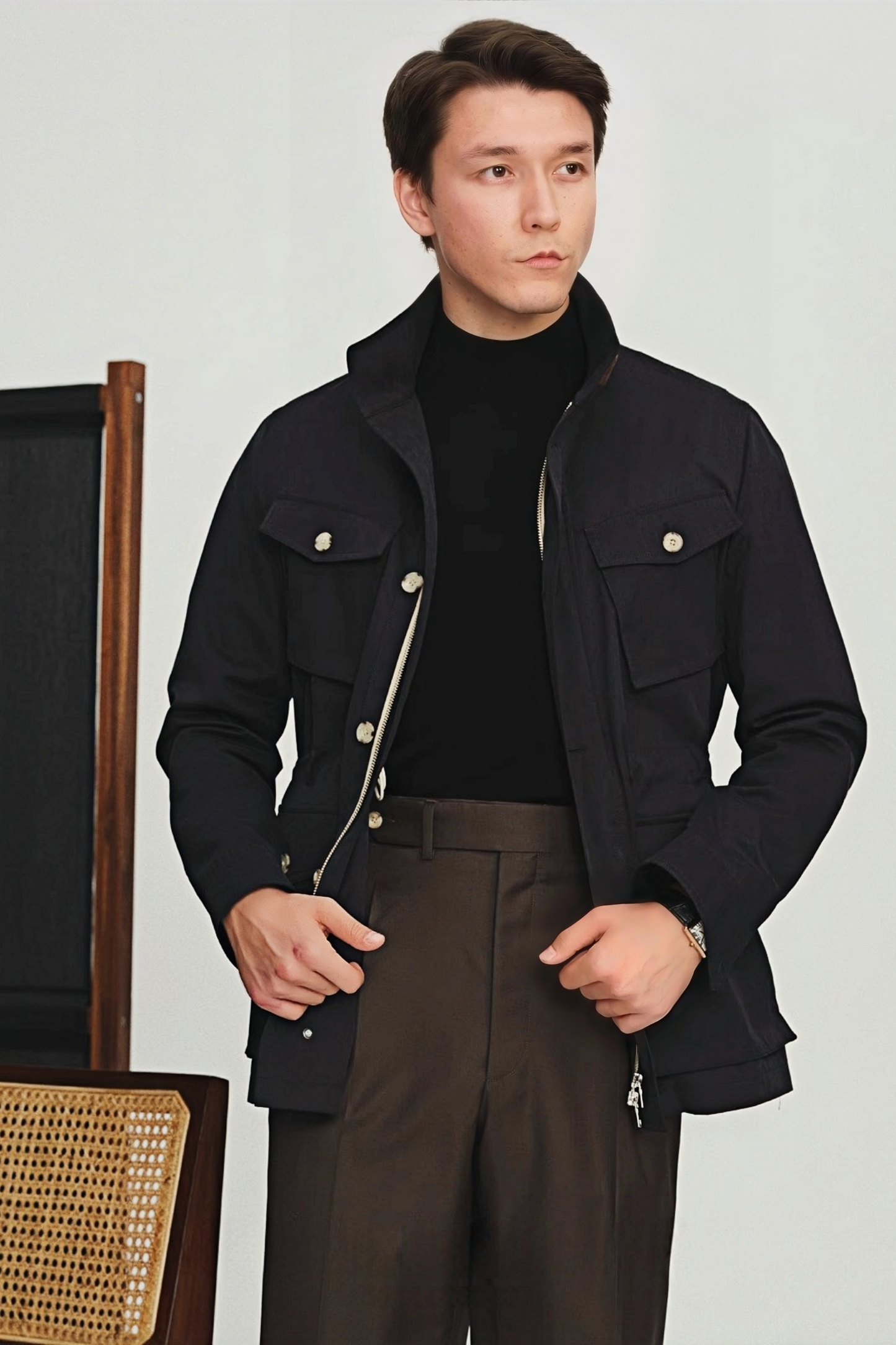 سترة سوداء محبوكة برقبة عالية من Atlas