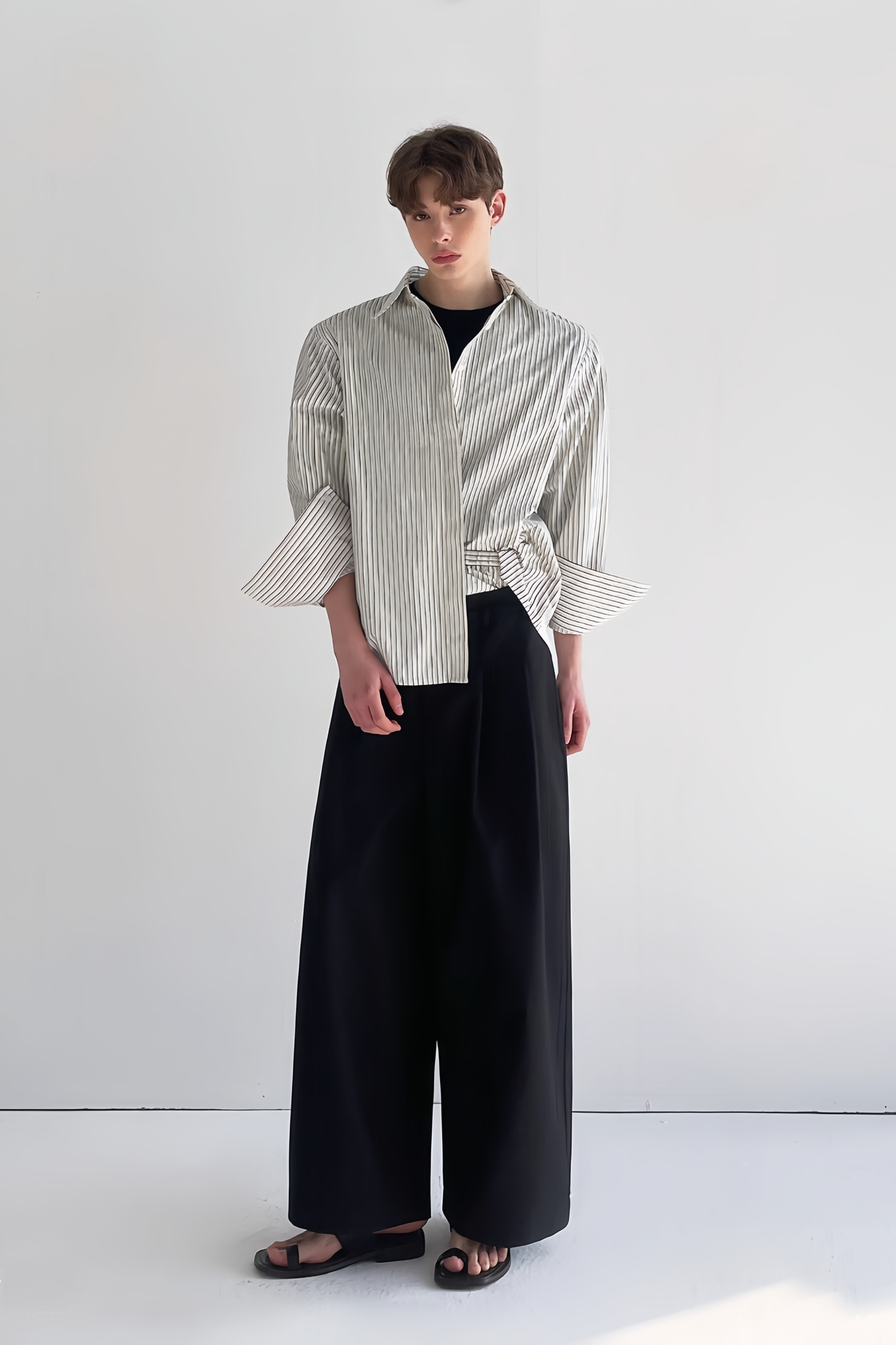 بدلة ألكسندر ذات لونين مع حزام خصر