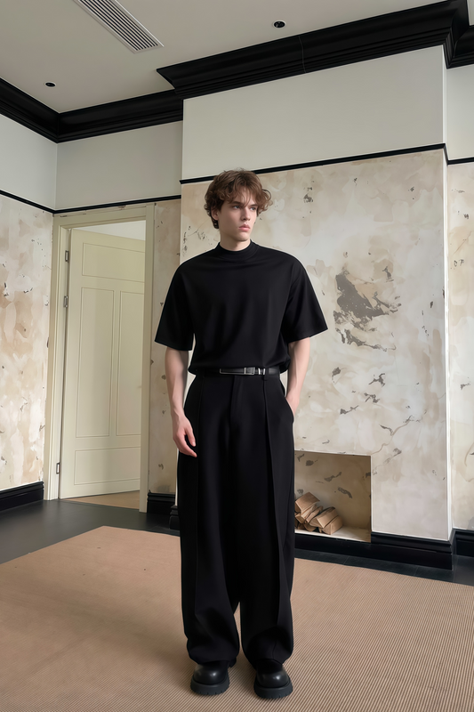 تي شيرت أسود بياقة مزدوجة من Yves