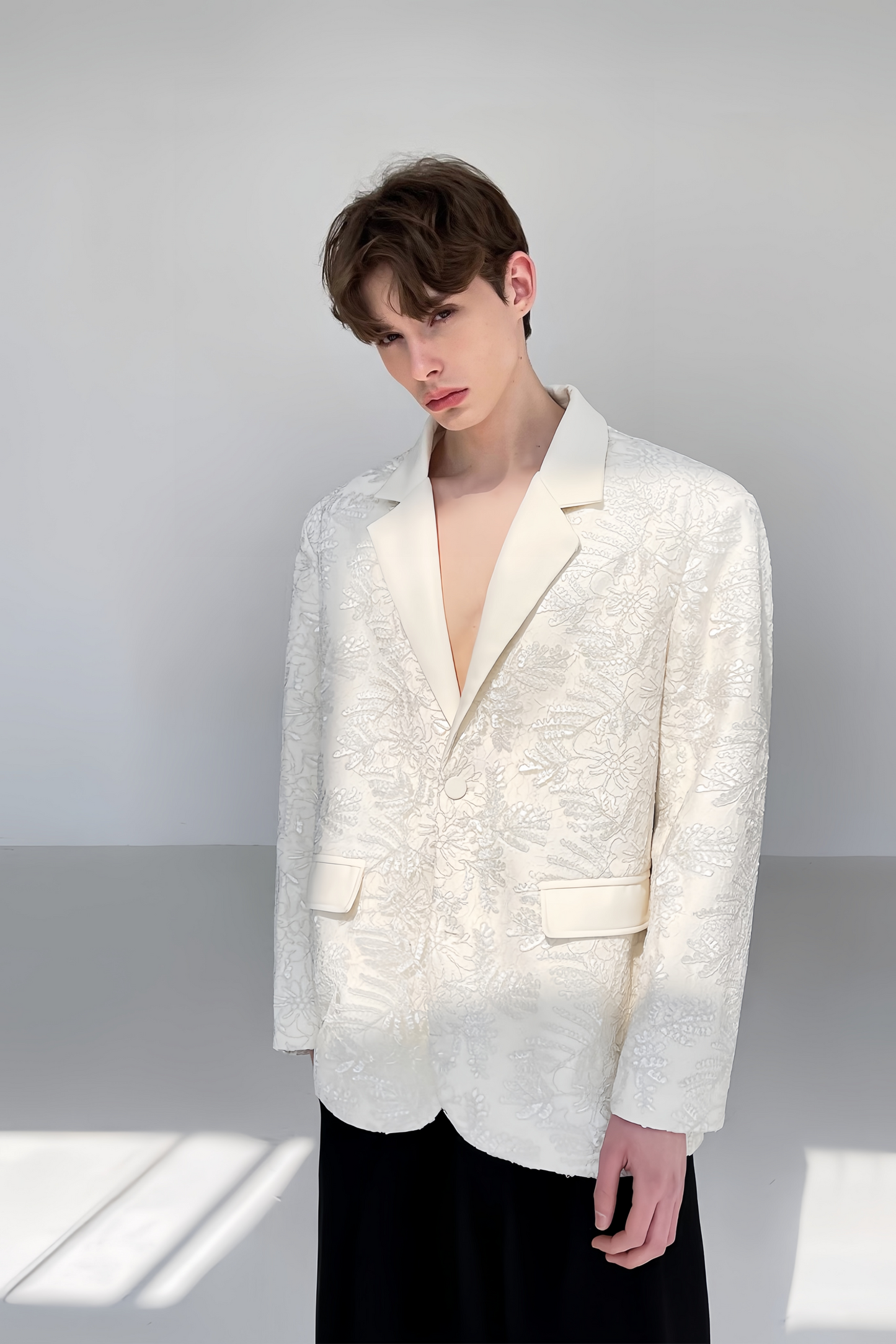 Léo white floral-embroidered blazer