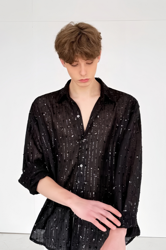 يوسف بلاك بلوزة مزينة بالترتر وبدلة قميص