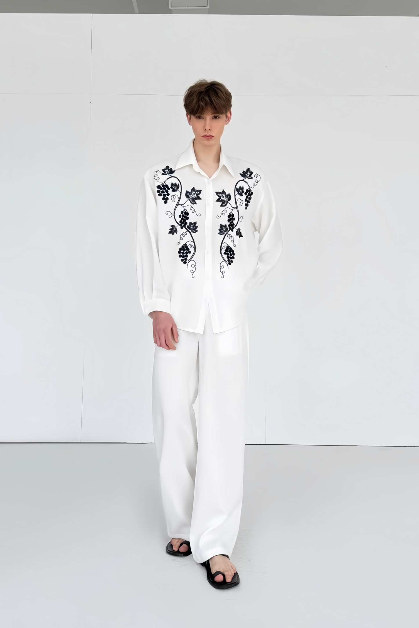 Charlie white patterned-embroidered suit