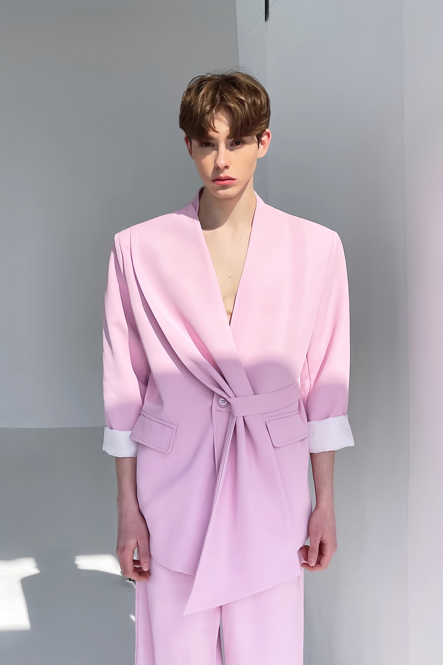 بدلة وردية من Basile بنمط ملفوف