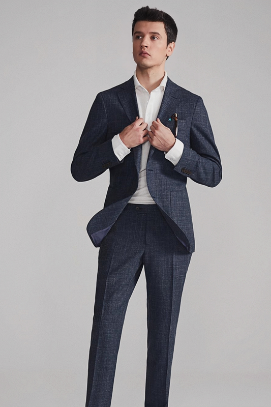 بدلة أليستر باللون الأزرق الداكن