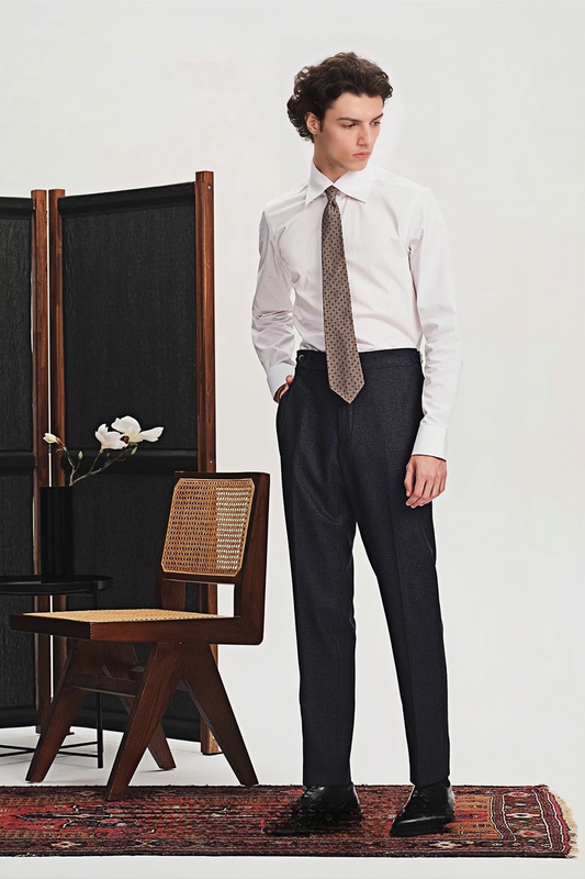 بنطلون أرلو باللون الأزرق الداكن بنقشة مربعات