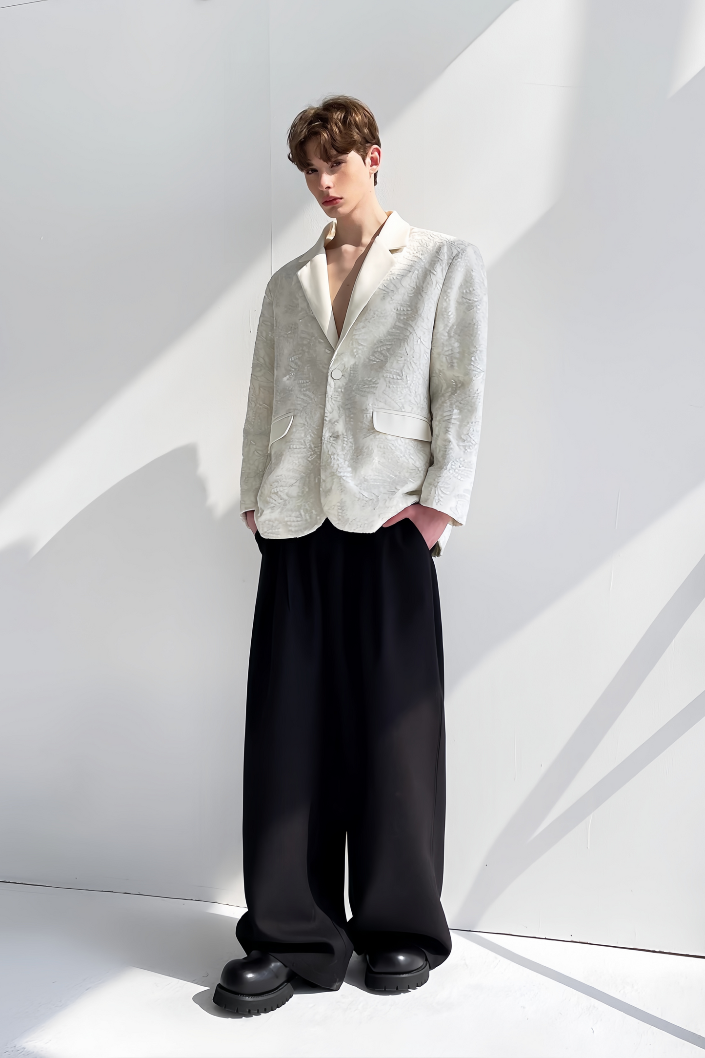 Léo white floral-embroidered blazer