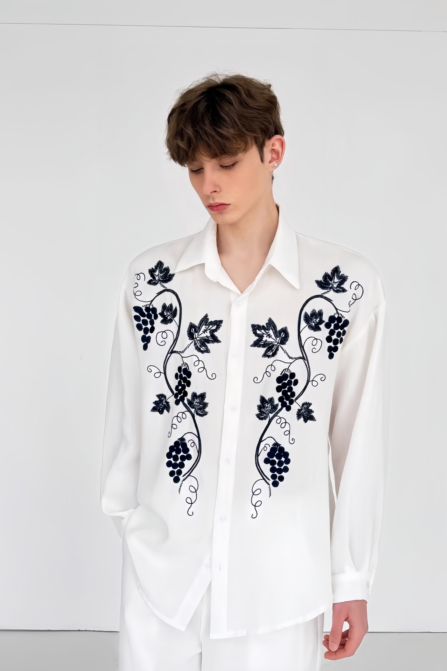 Charlie white patterned-embroidered suit