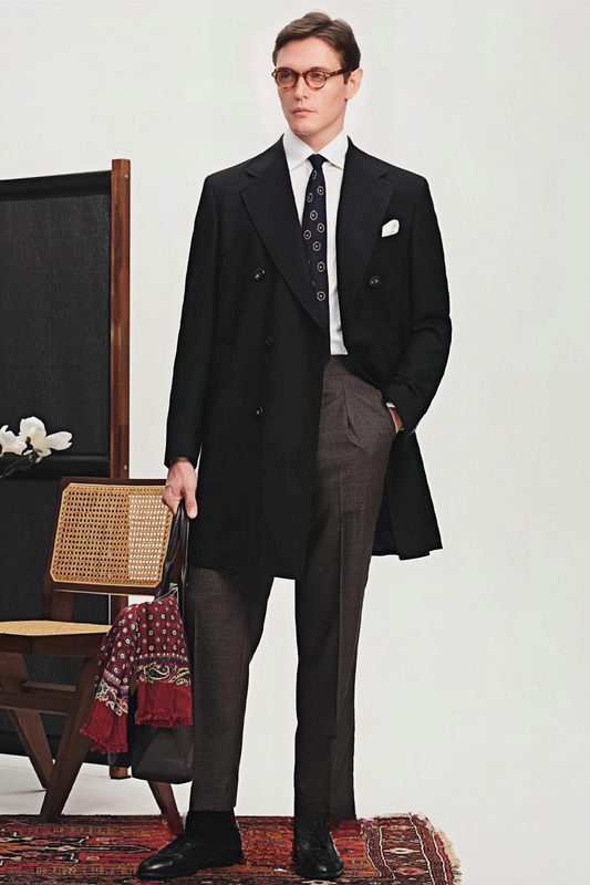 معطف ألكسندر أسود بطول متوسط