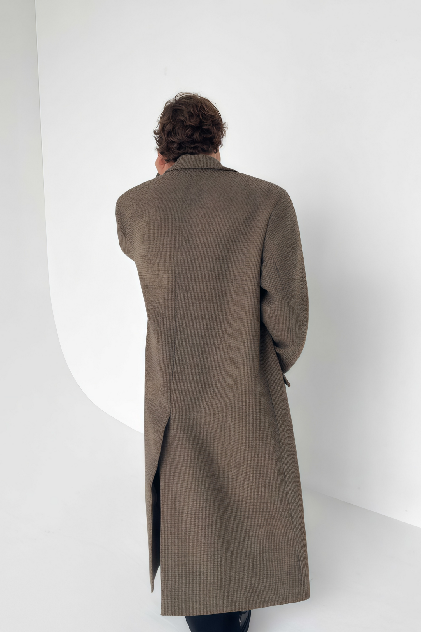 معطف طويل من ألفريد براون