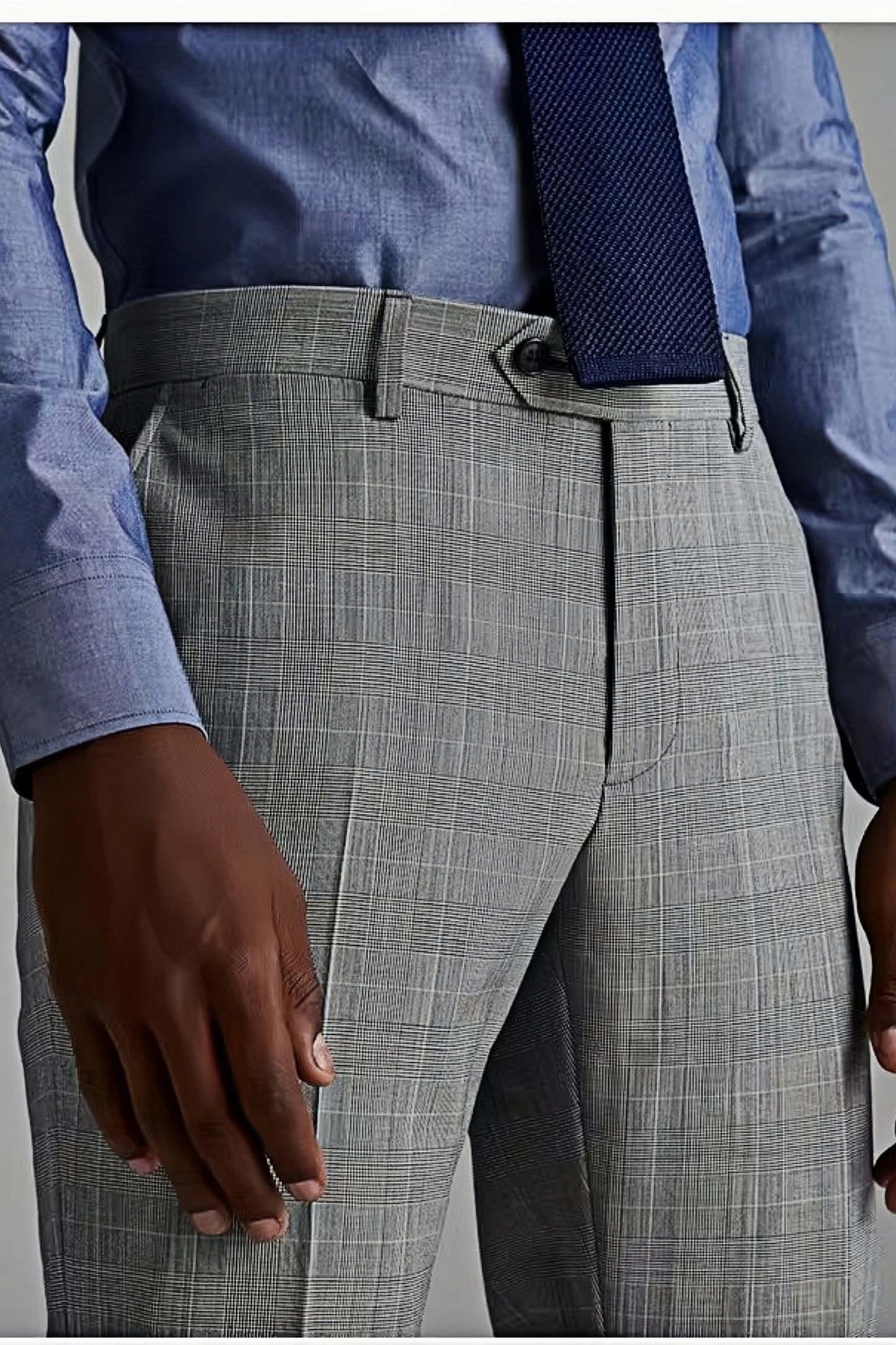 بنطلون بارنابي رمادي فاتح بنقشة غلين بلايد