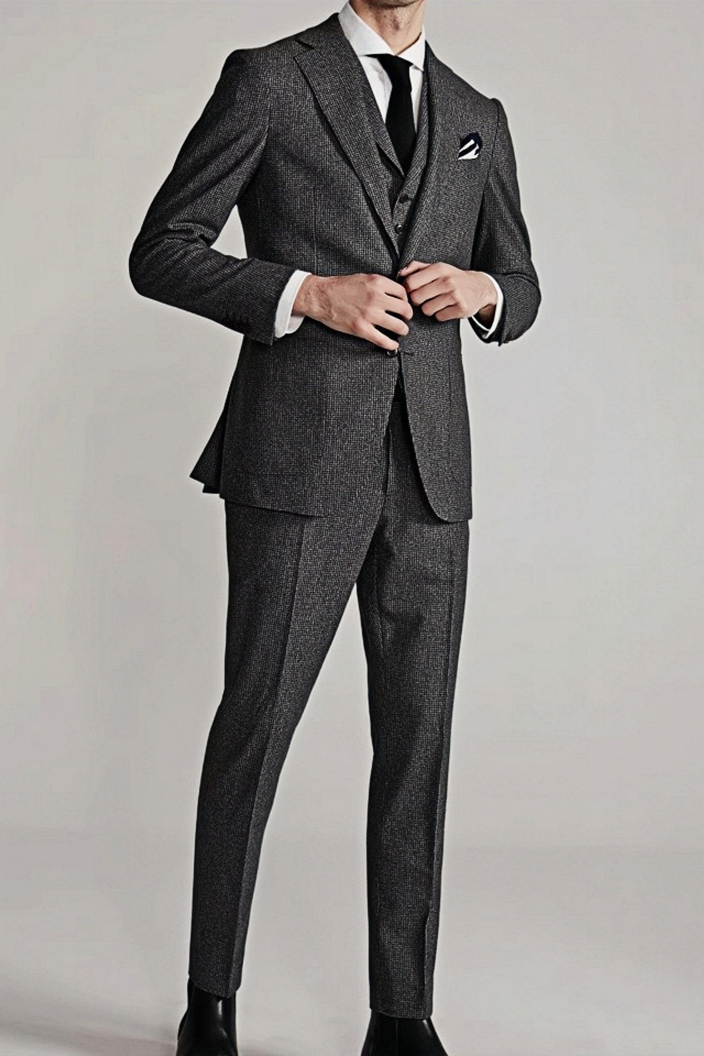 بدلة أرلو رمادية داكنة بنقشة مربعة