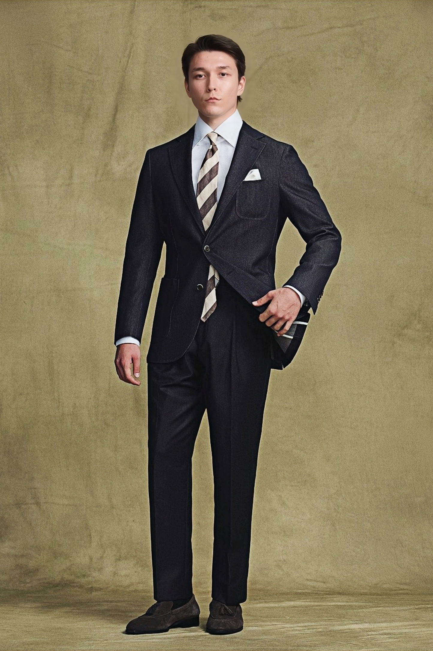 سترة أليستير باللون الأزرق الداكن