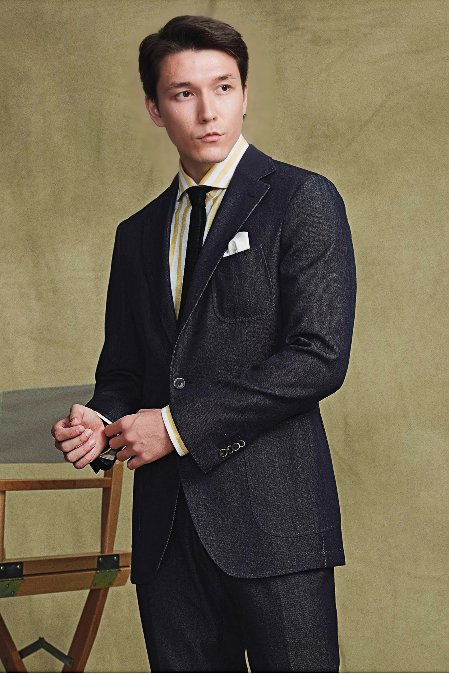 سترة أليستير باللون الأزرق الداكن