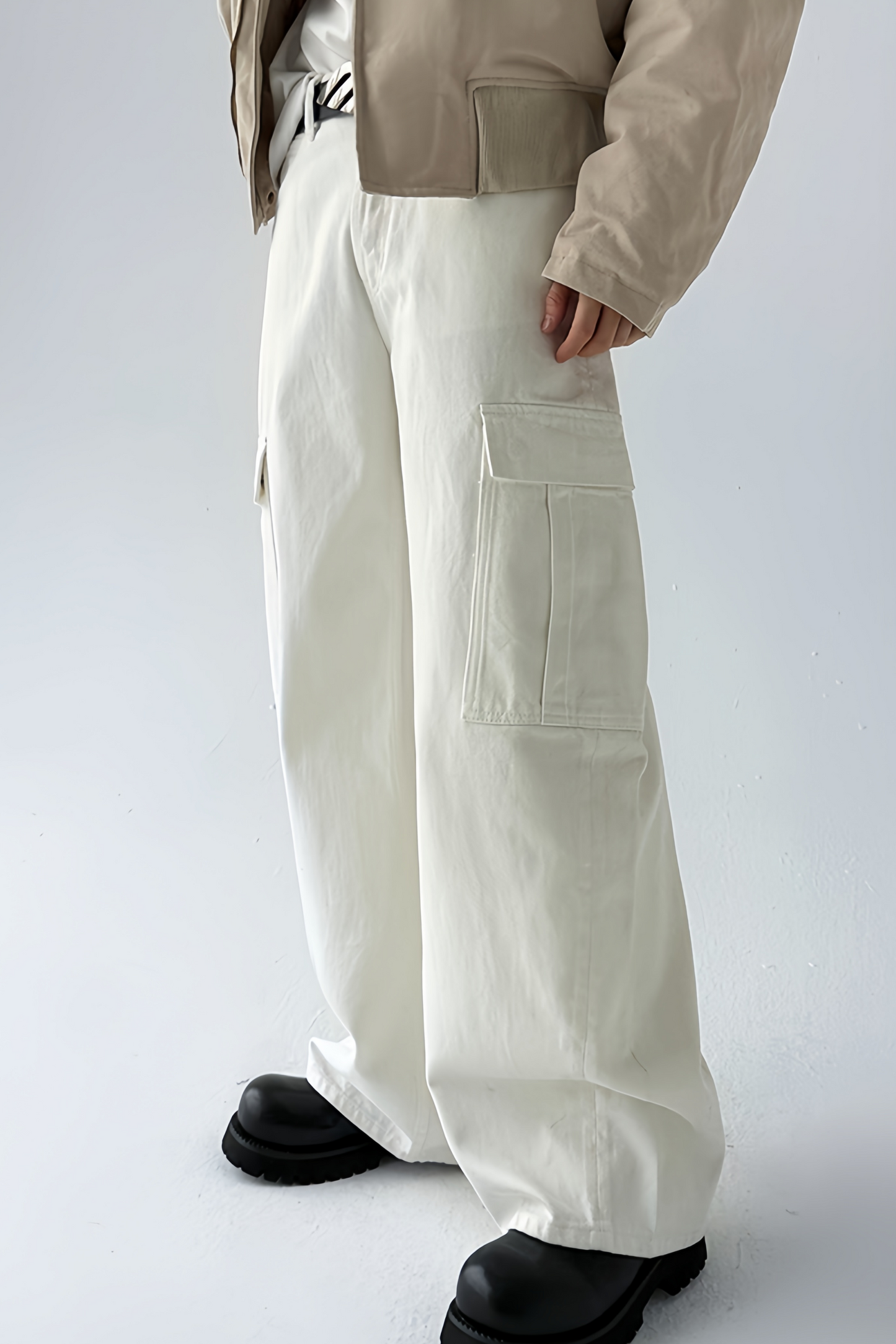 Lucien white large-pocket trousers