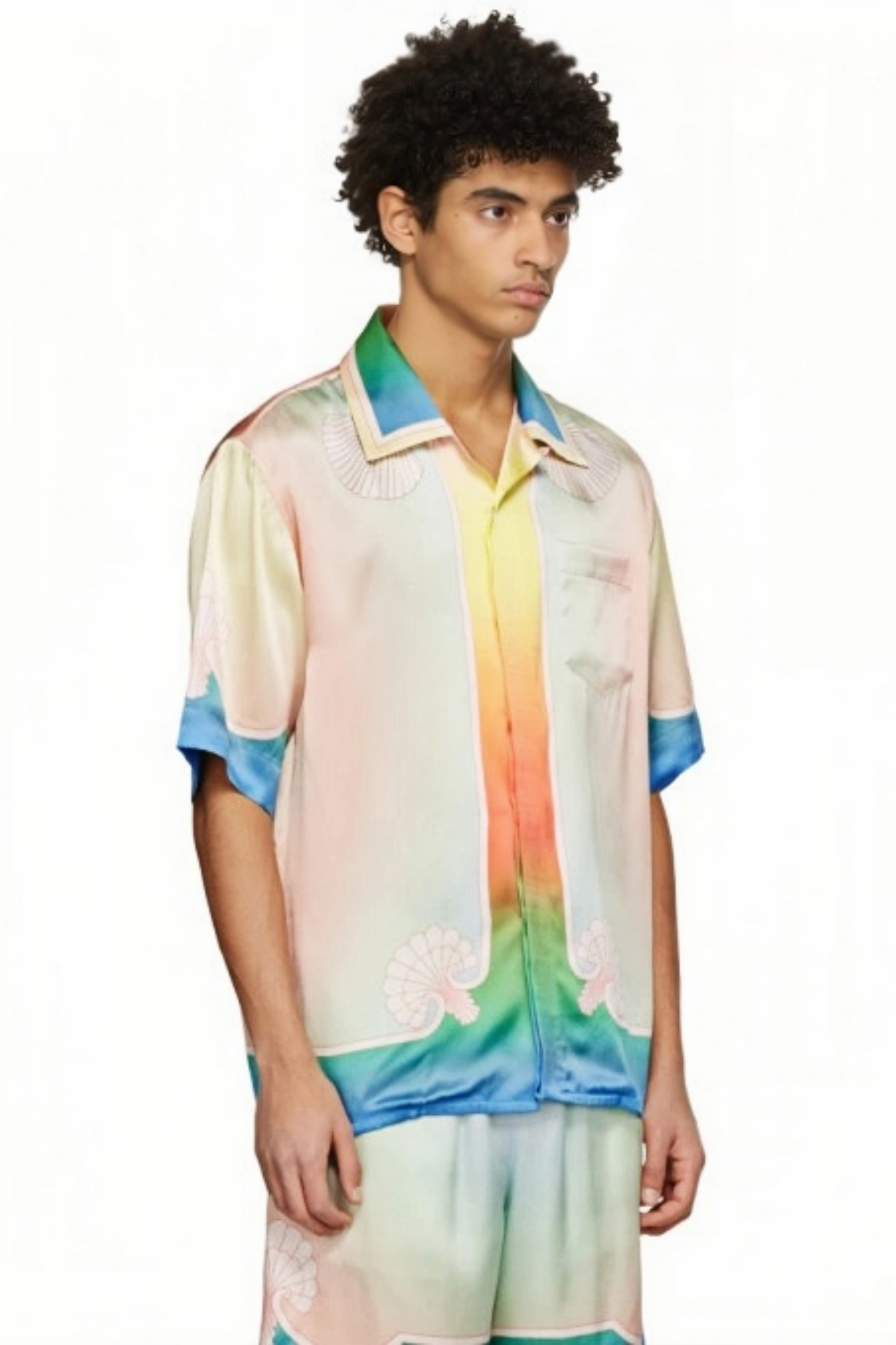 قميص أنطوان بيج بدرجات ألوان فاتحة من الحرير بأكمام قصيرة