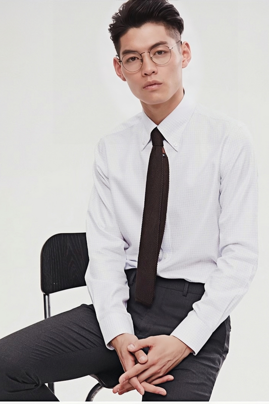 قميص أبيض بخطوط قطرية من Atticus