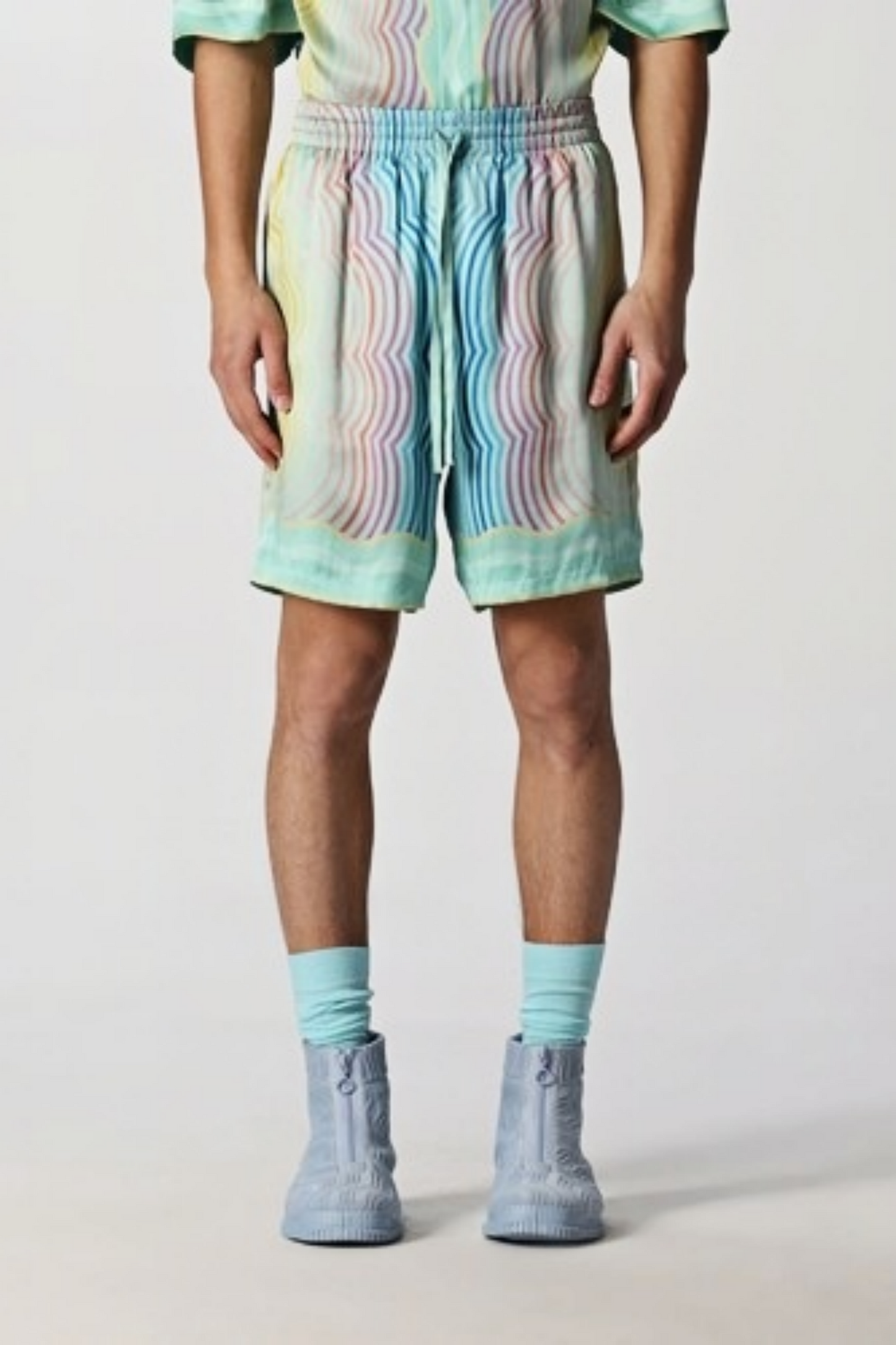 Luc blue pastel wavy short