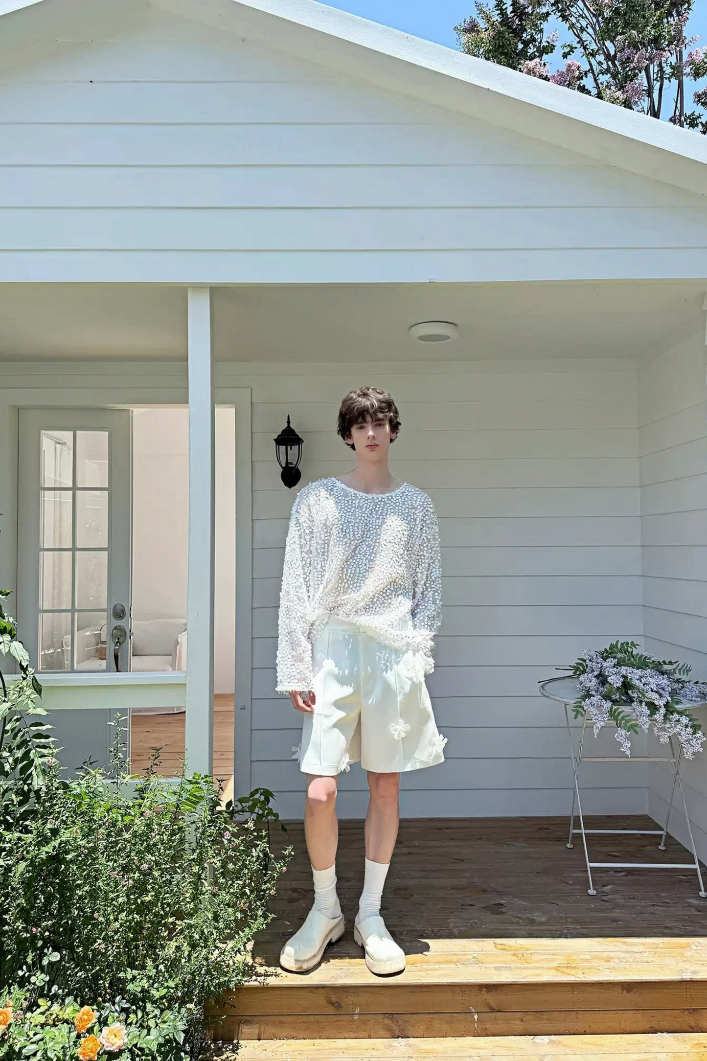 بنطلون بستيان أبيض مزين بزخارف زهرية