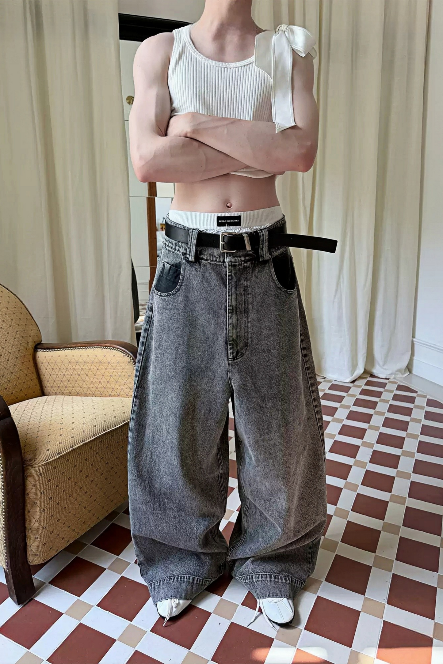 Édouard Grey Curved Design Denim Jeans