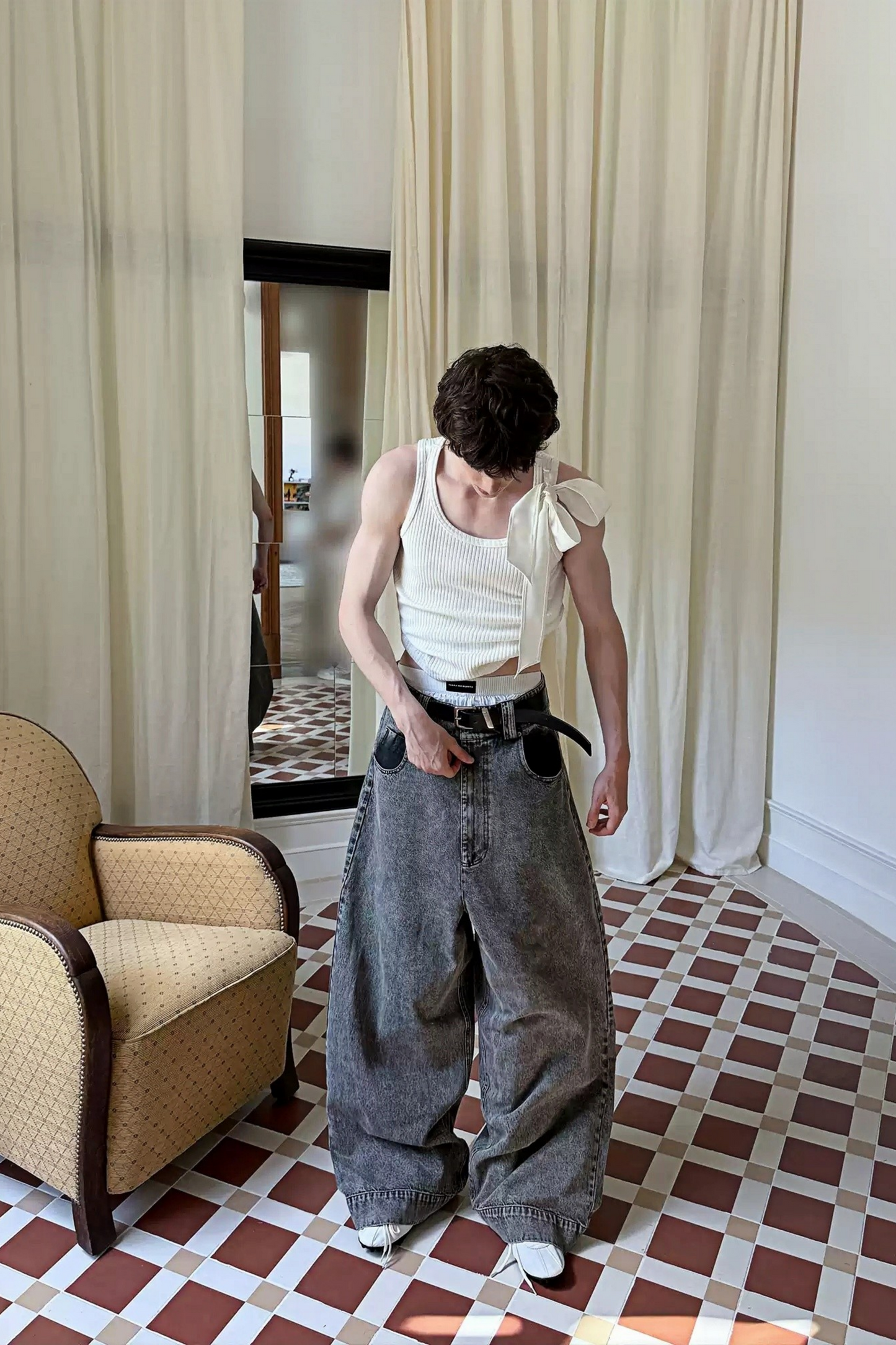 Édouard Grey Curved Design Denim Jeans