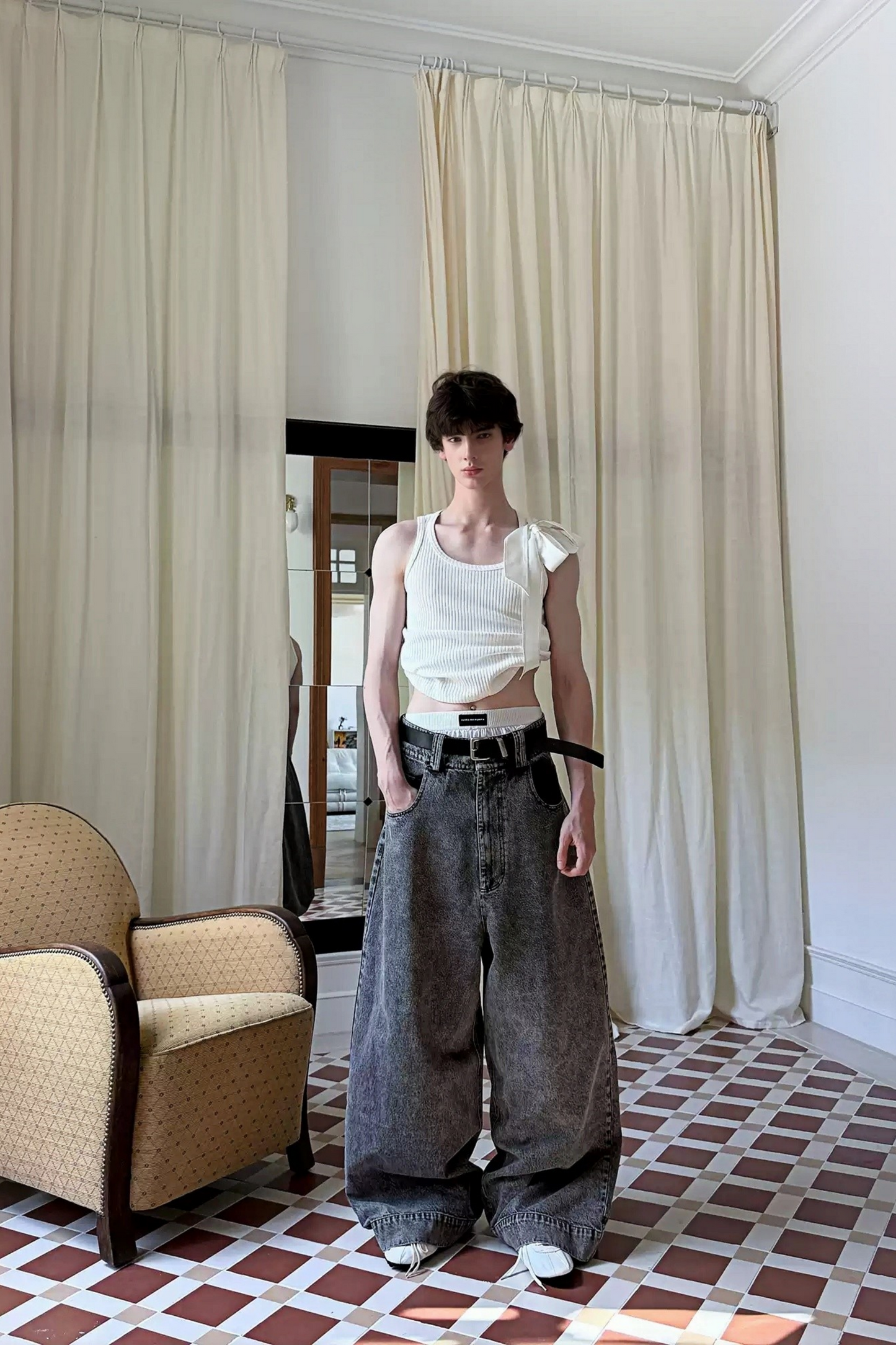 Édouard Grey Curved Design Denim Jeans