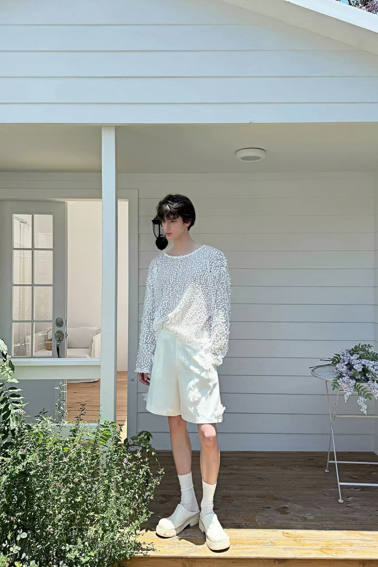 بنطلون بستيان أبيض مزين بزخارف زهرية