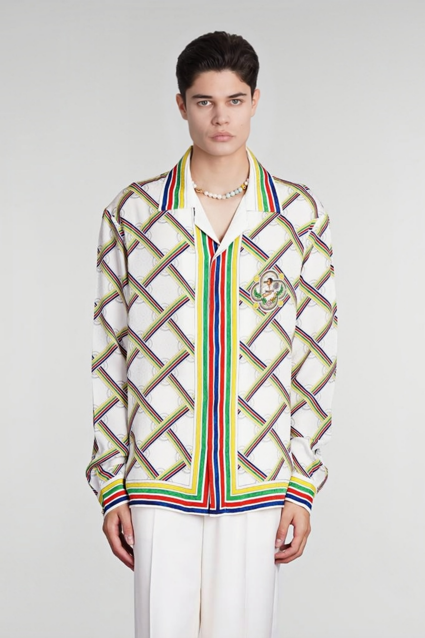 قميص ألبرت أبيض بأكمام طويلة بنقشة الماس